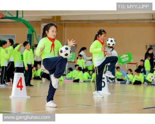 足球明星联手挑战舞蹈热潮展现运动与艺术完美结合的精彩瞬间